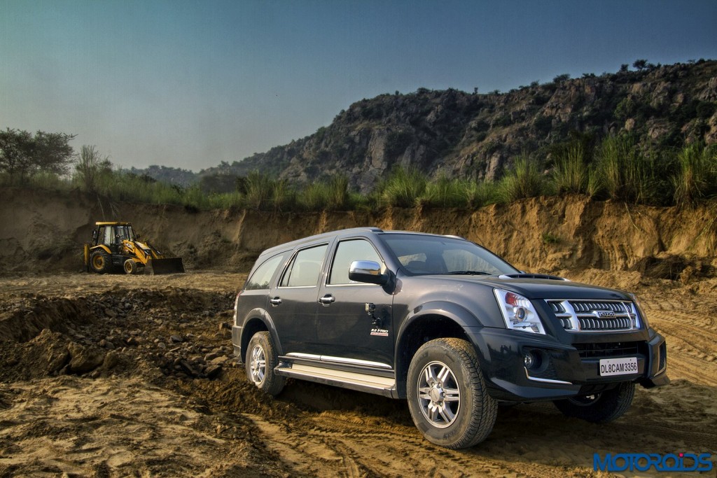 Isuzu MU-7 AT Review - Still Shots (2)