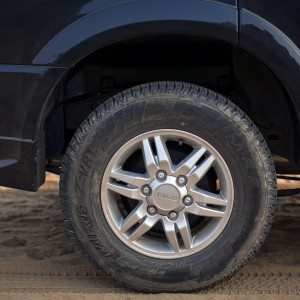 Isuzu MU  AT Review Wheel and Tyre