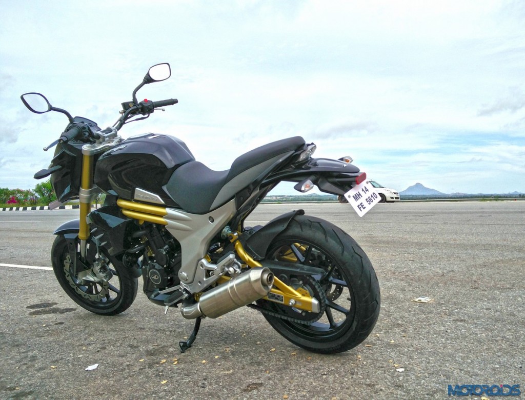 Mahindra Mojo Black (1)