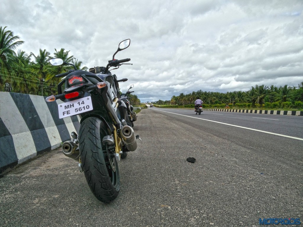 Mahindra Mojo Black (2)