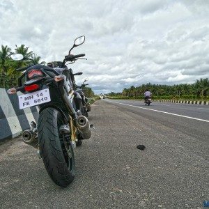 Mahindra Mojo Black