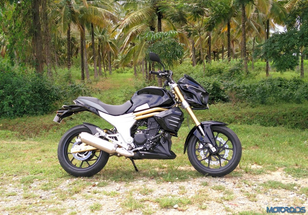 Mahindra Mojo Black (3)