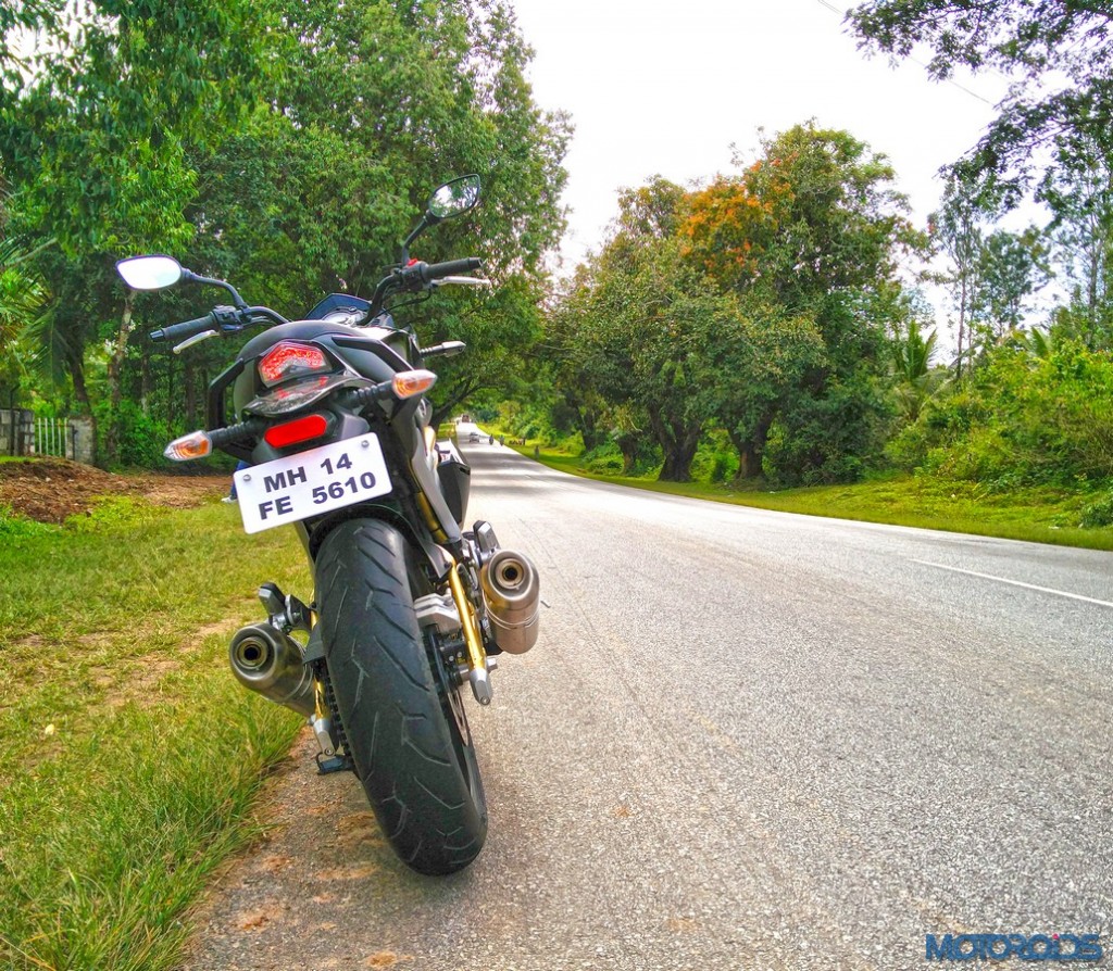 Mahindra Mojo Black (4)