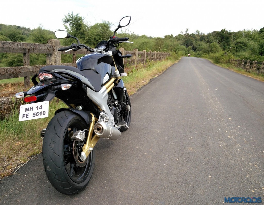 Mahindra Mojo Black (6)