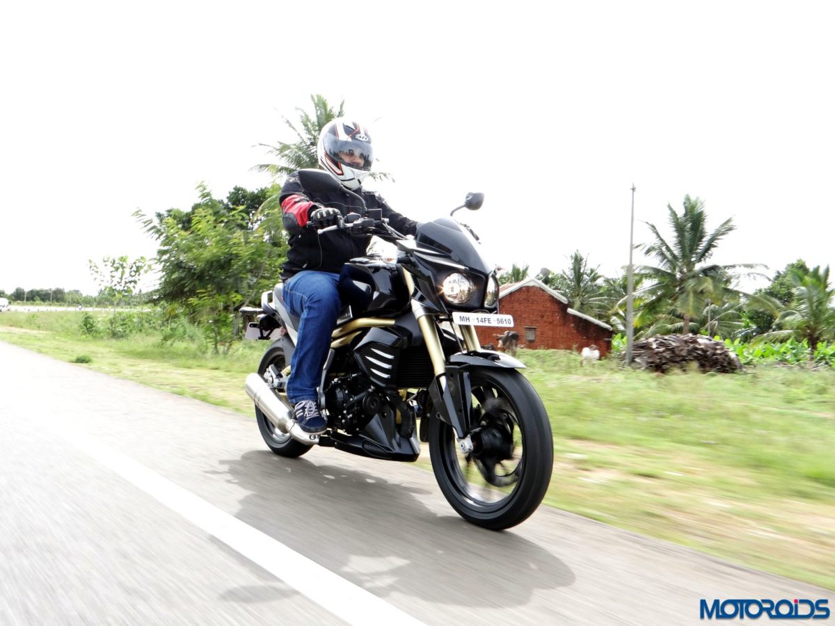 Mahindra Mojo First Ride Review Action Shots