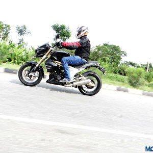 Mahindra Mojo First Ride Review Action Shots