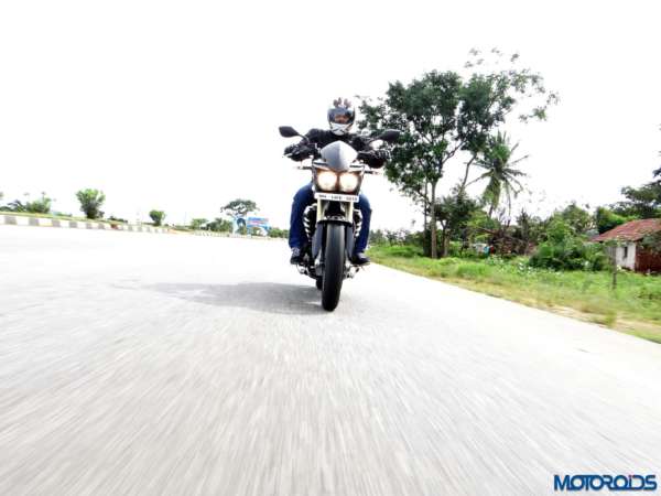 Mahindra Mojo - First Ride Review - Action Shots (3)