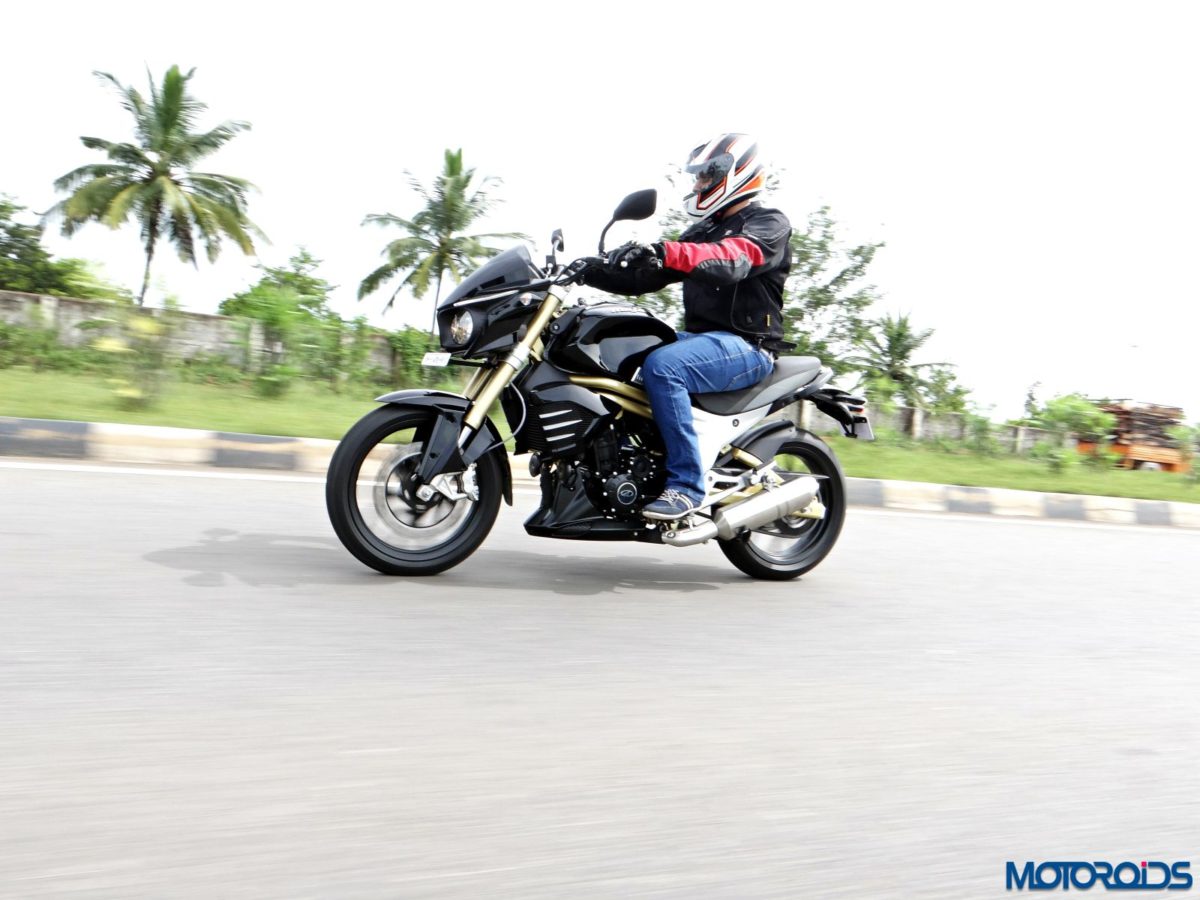 Mahindra Mojo First Ride Review Action Shots