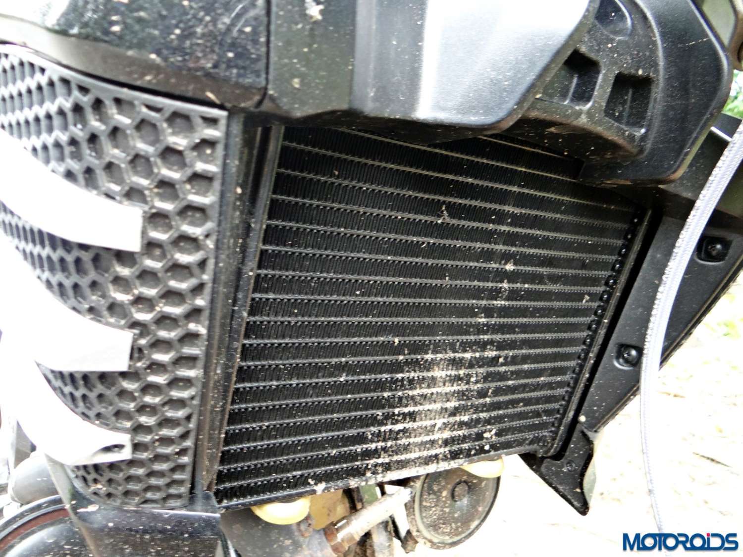 Mahindra-Mojo-First-Ride-Review-Details-Radiator-2