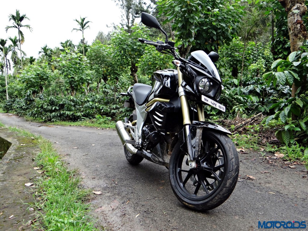 Mahindra Mojo - First Ride Review - Still Shots (15)