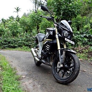 Mahindra Mojo First Ride Review Still Shots