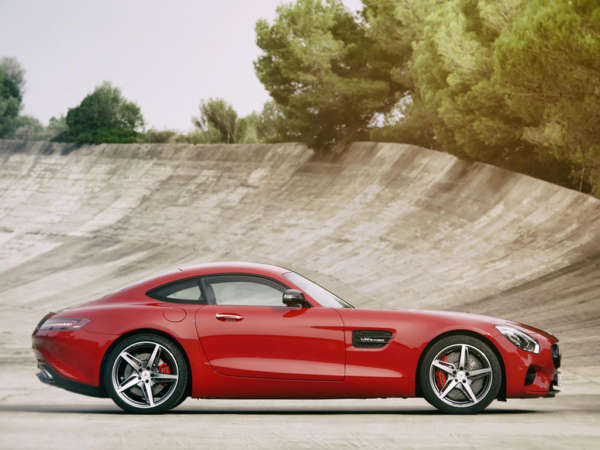 Mercedes-Benz-AMG-GT s side profile