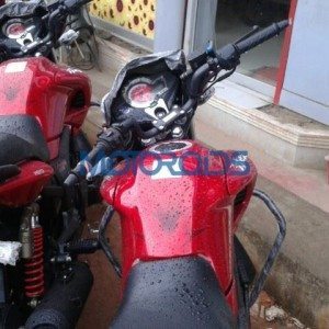 New Hero MotoCorp Hunk Spotted At Dealership