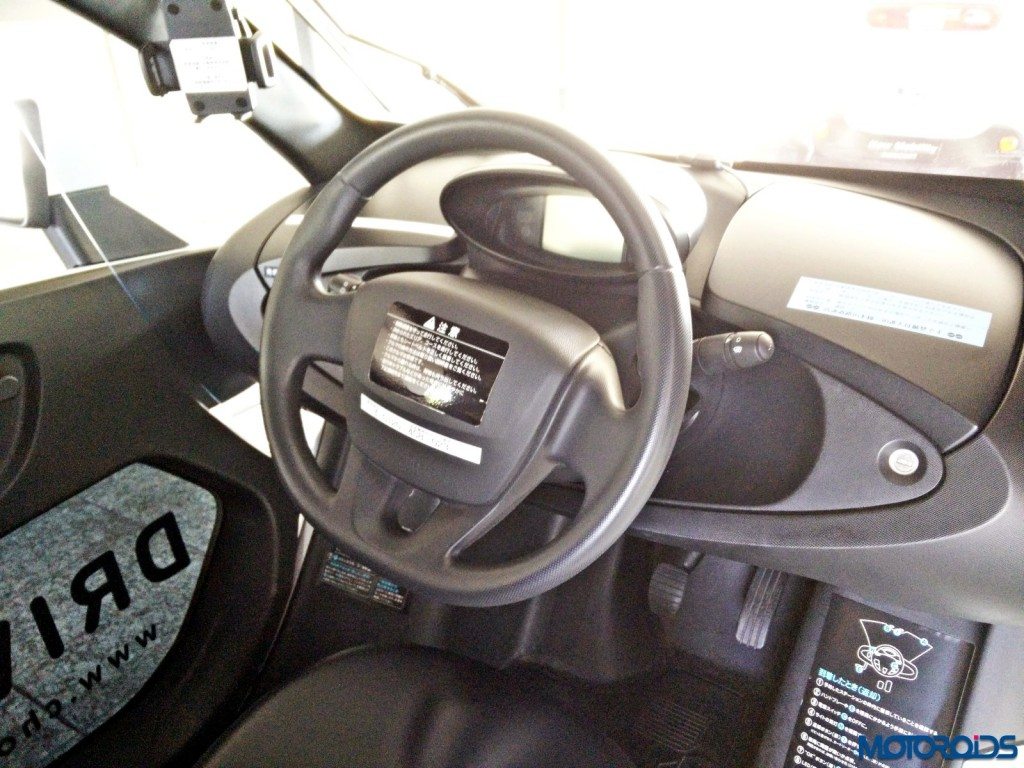 Nissan New Mobility Concept steering wheel