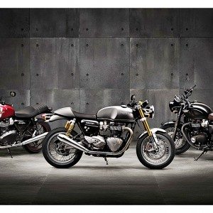 ThruxtonR StreetTwin TBlack Hero A CMYK