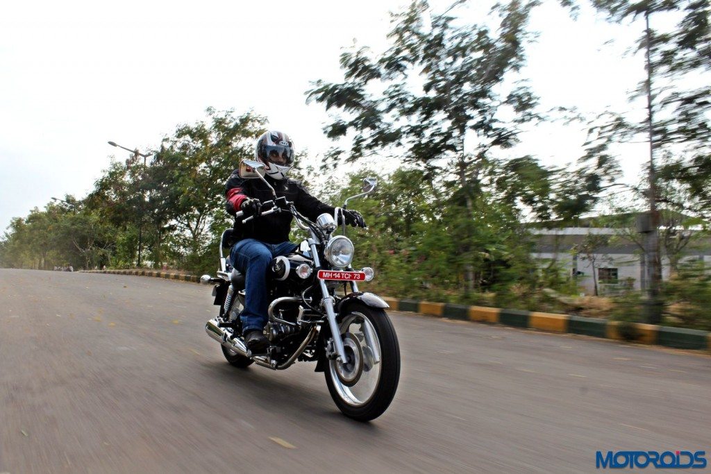 2015 Bajaj Avenger 220 Cruise - Action Shots (11)