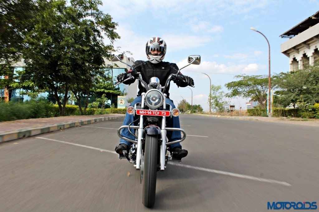 2015 Bajaj Avenger 220 Cruise - Action Shots (2)