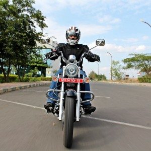 Bajaj Avenger  Cruise Action Shots