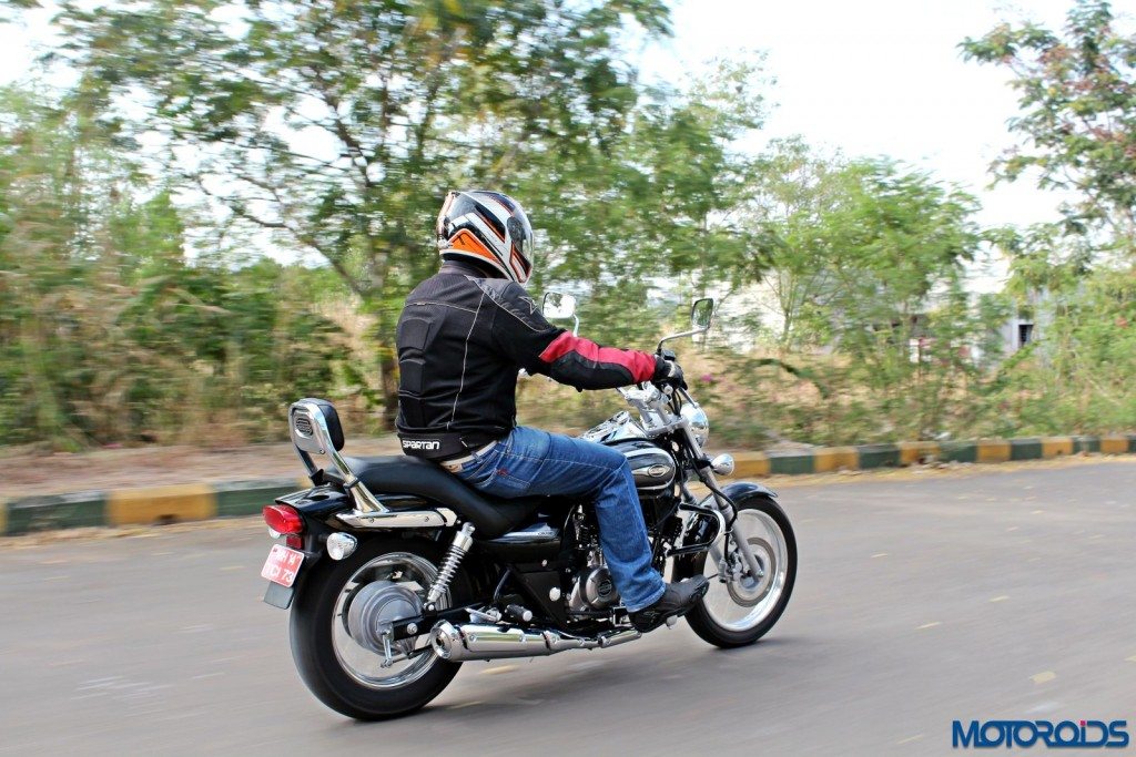 2015 Bajaj Avenger 220 Cruise - Action Shots (24)