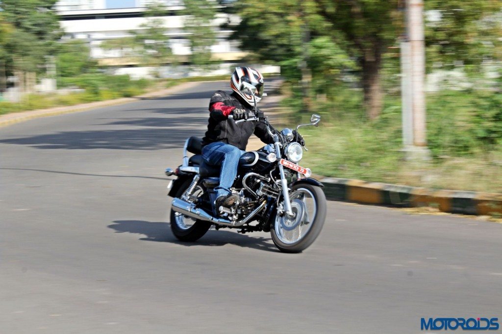 2015 Bajaj Avenger 220 Cruise - Action Shots (27)