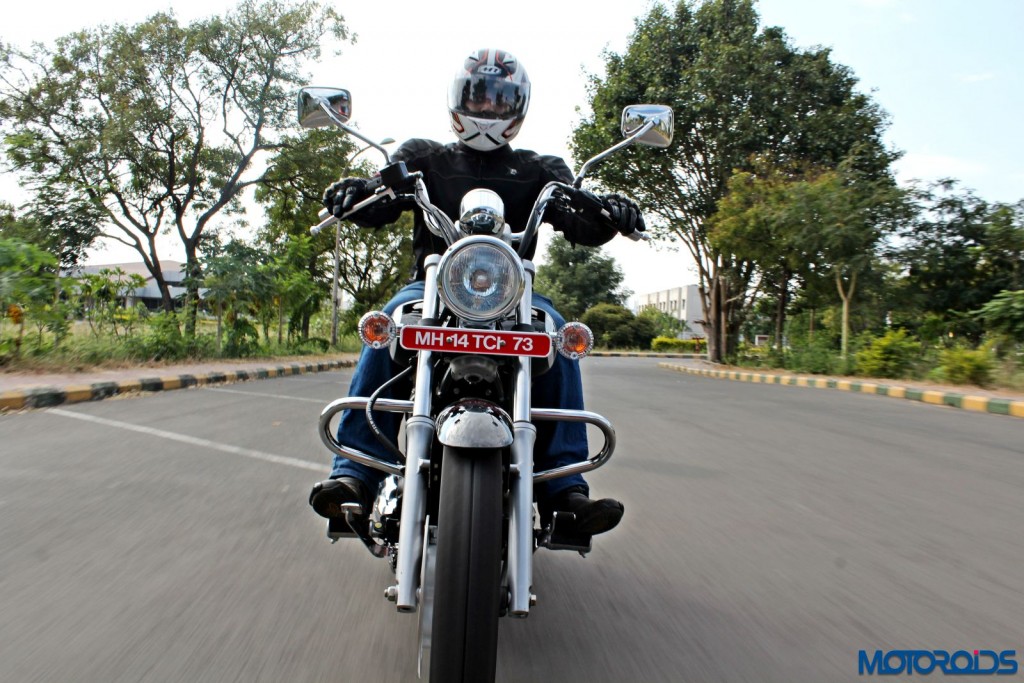 2015 Bajaj Avenger 220 Cruise - Action Shots (7)