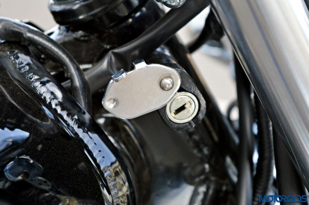 2015 Bajaj Avenger 220 Cruise - Detail Shots - Handlebar Lock