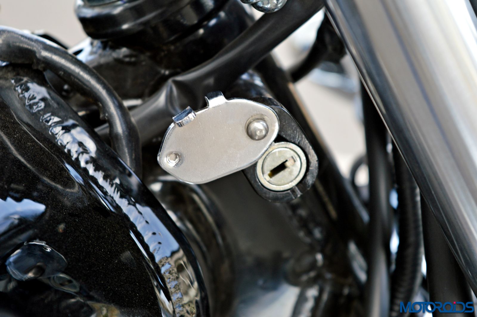 bajaj avenger 220 lock set