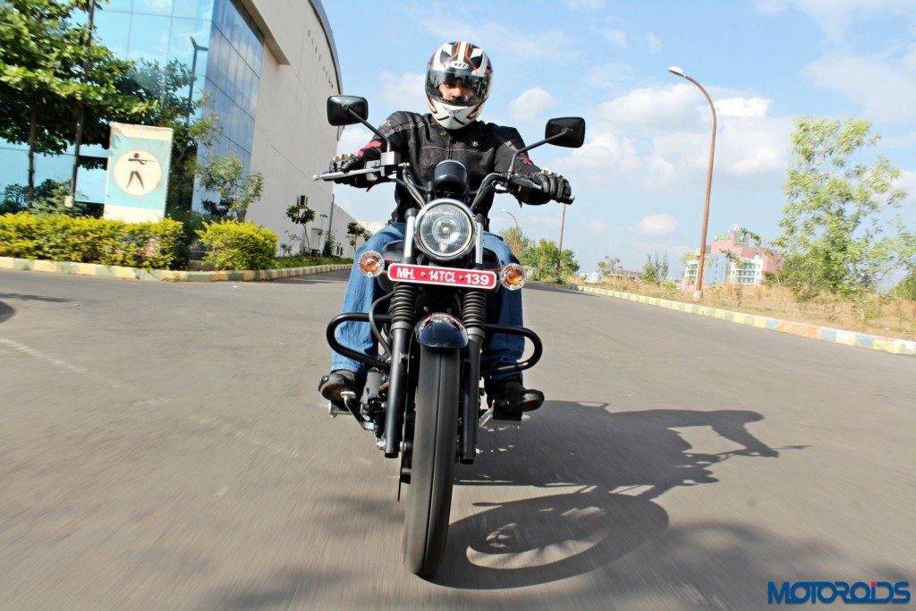 2015 Bajaj Avenger 220 Street - Action Shots (24)