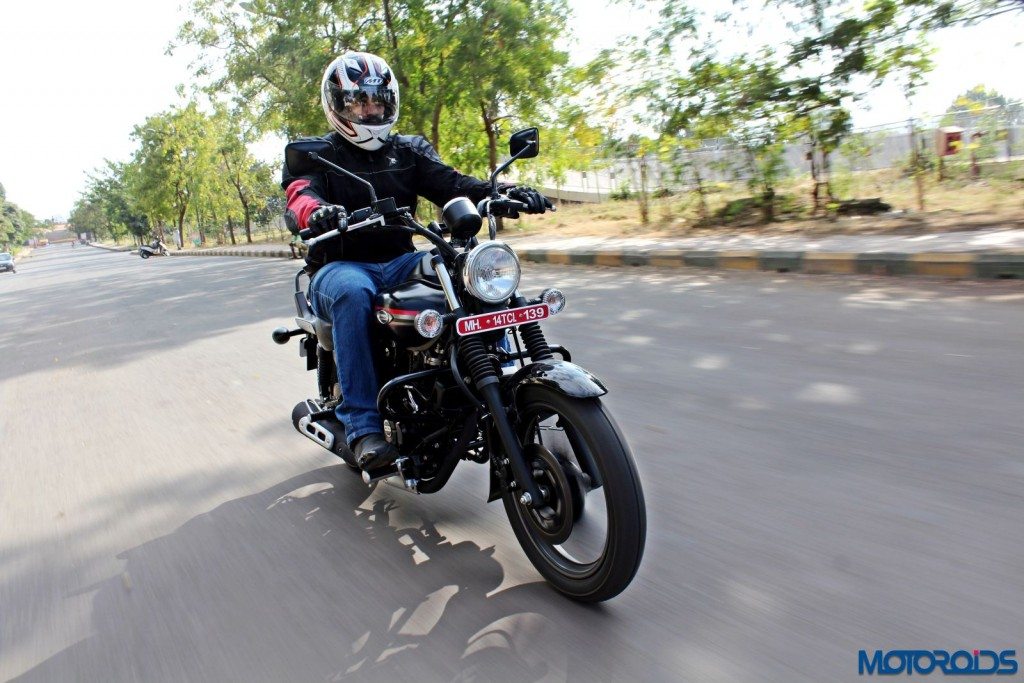 2015 Bajaj Avenger 220 Street - Action Shots (29)