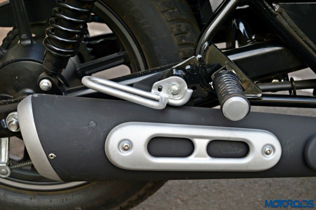 2015 Bajaj Avenger 220 Street - Detail Shots - Exhaust