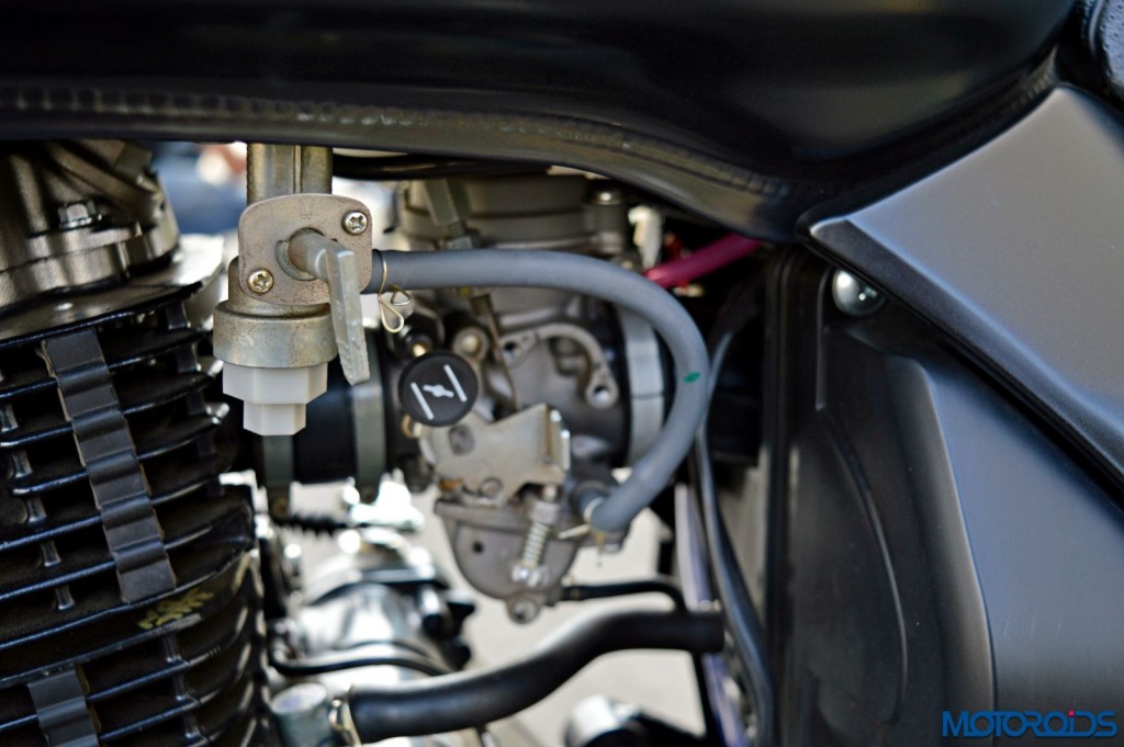 2015 Bajaj Avenger 220 Street - Detail Shots - Fuel Knob (1)