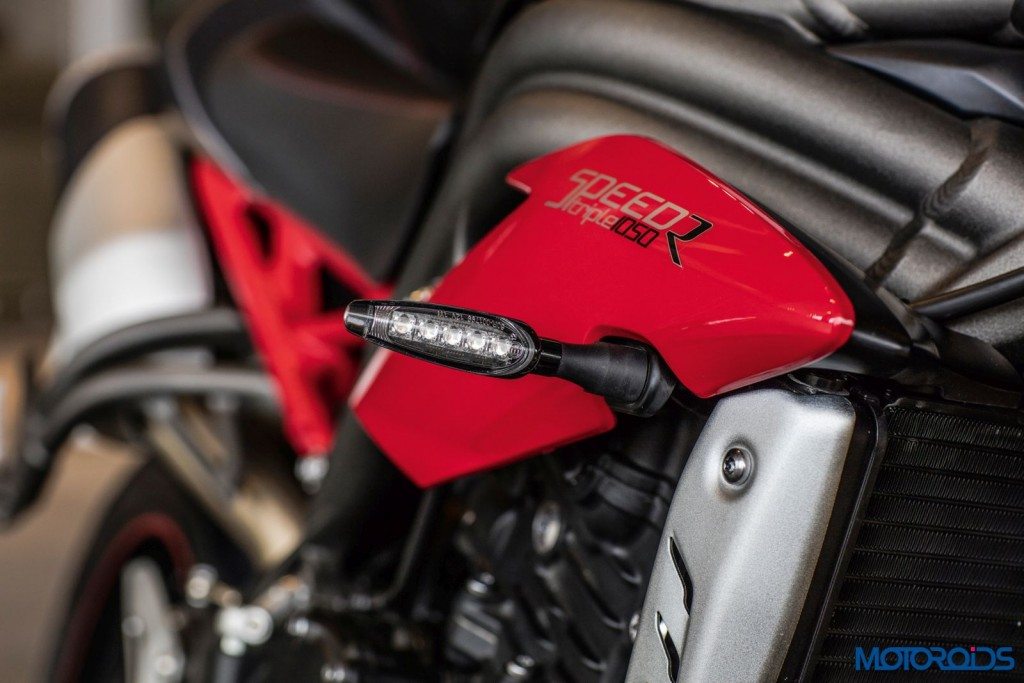 2016 Triumph Speed Triple Series - Official Images - 10 - LED Blinkers
