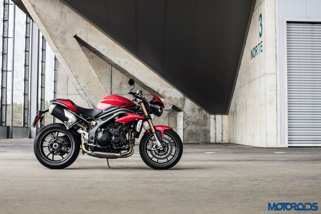 2016 Triumph Speed Triple Series - Official Images - 25 - Side View