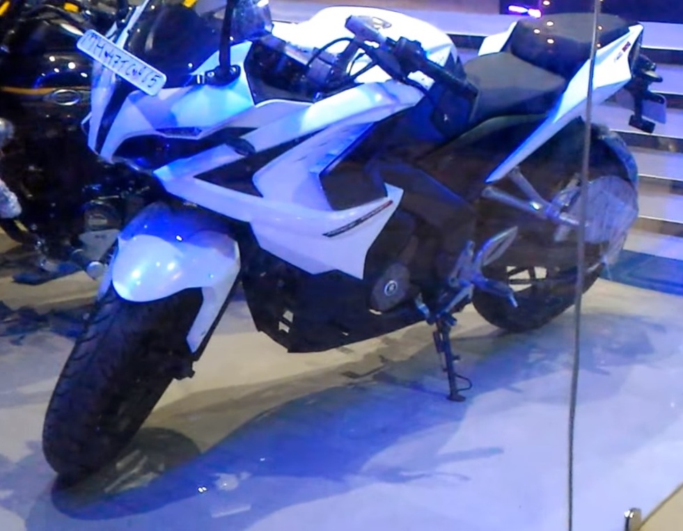 After Demon Black Bajaj Pulsar Rs0 Gets A White Paint Job Will They Call It Angel White Motoroids