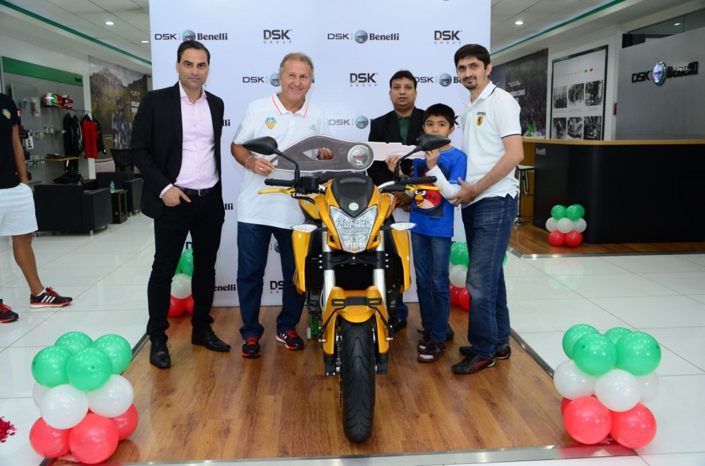 DSK Benelli owners receive keys from the Brazilian football legend Zico - Resized