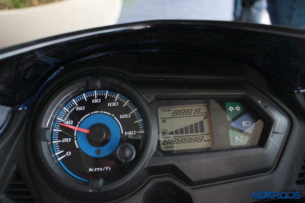 The digital-analogue instrument cluster when switched on