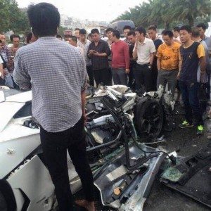 aventador crash side  by global car wanted