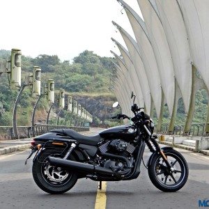 Harley Davidson Street  Dark Custom Review