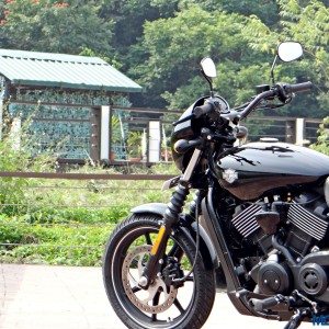 Harley Davidson Street  Dark Custom Review