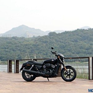 Harley Davidson Street  Dark Custom Review