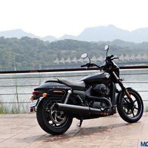 Harley Davidson Street  Dark Custom Review