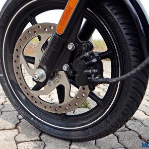 Harley Davidson Street  Dark Custom Review