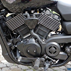 Harley Davidson Street  Dark Custom Review