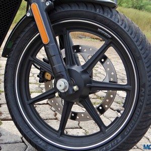 Harley Davidson Street  Dark Custom Review