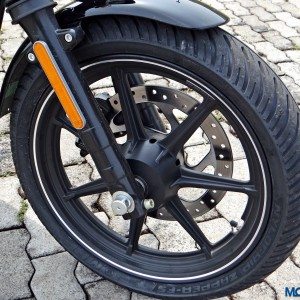 Harley Davidson Street  Dark Custom Review