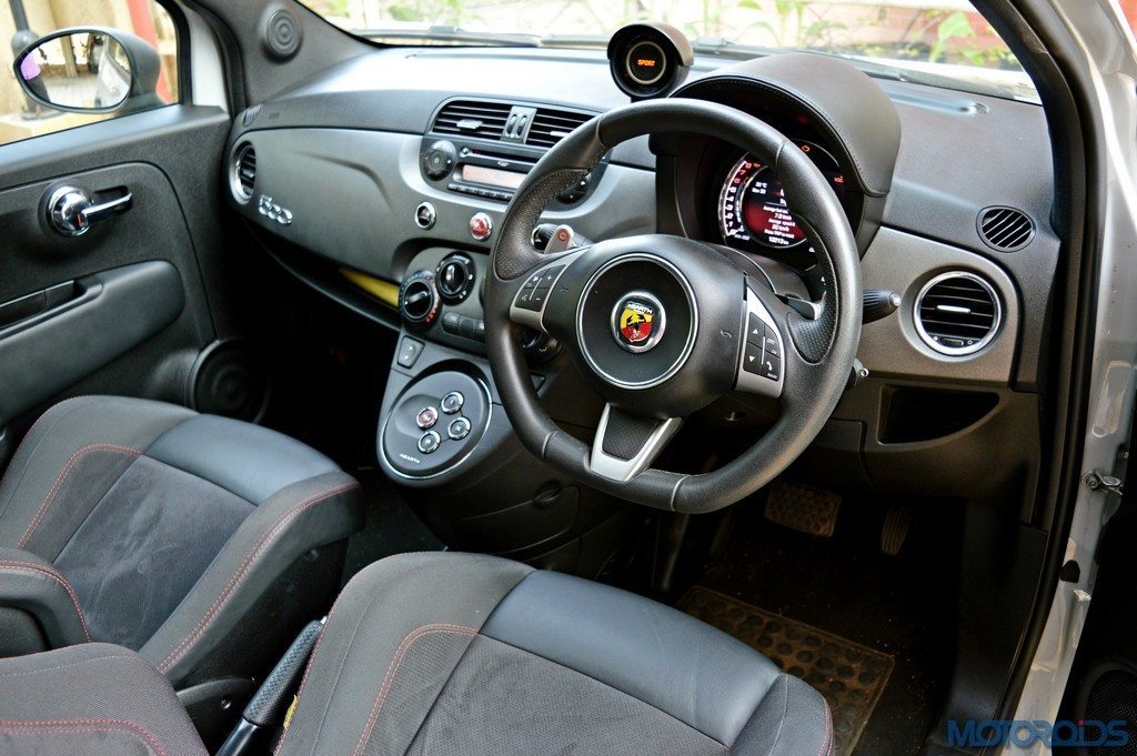 Abarth 595 Competizione Dashboard (2)