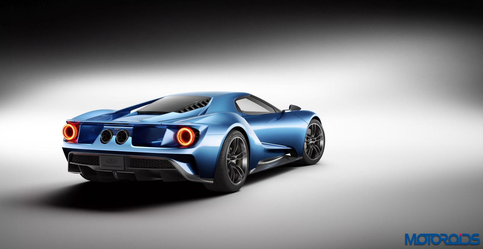 All-New Ford GT L-R, 3/4 Front, January 2015