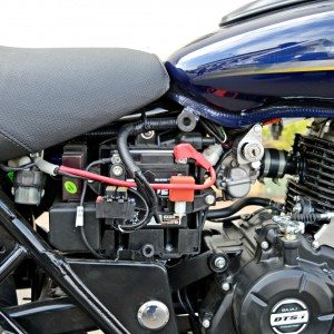 Bajaj Avenger Street  battery and Tool box