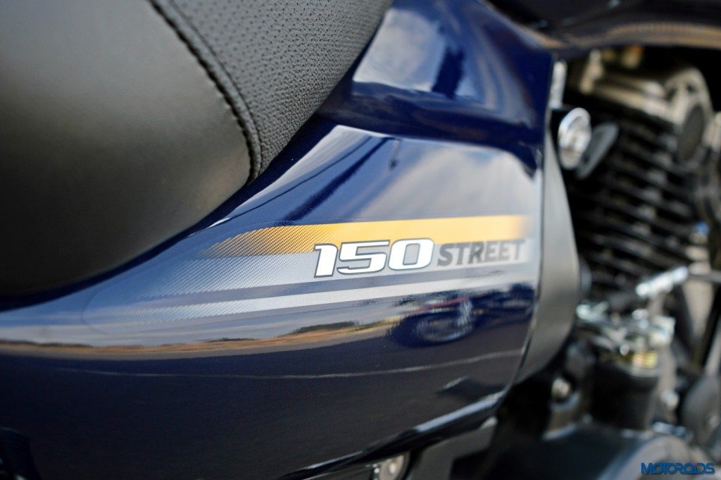 Bajaj Avenger Street 150- side panel (R)