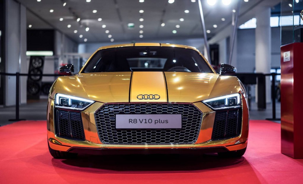 Gold Audi R8 V10 Plus (4)